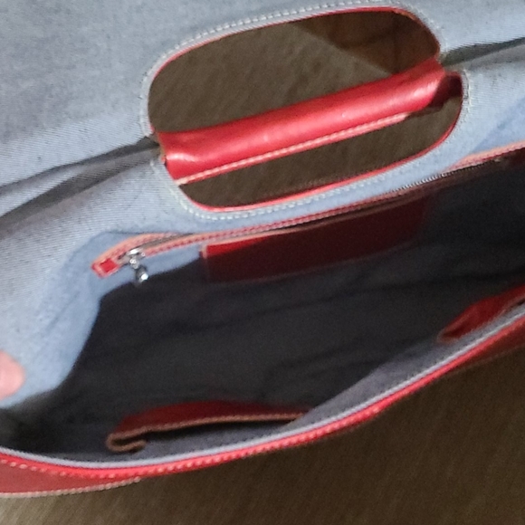 Handbag - Picture 2 of 3